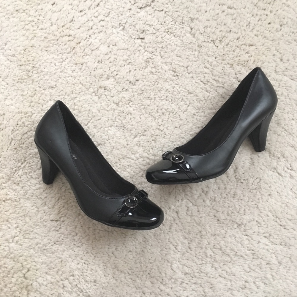 NWOT Comfort Plus Heels with Buckle Detail -Size 5